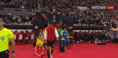 Góc Nhìn Go88: Hiệp một: Sunderland 0-0 AZ Alkmaar, Le Fée đập cột, Danso sút xa vòng cung gây nguy