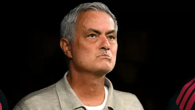 Góc Nhìn Go88: Tự vả quá nhanh! Mourinho tự tay giữ người rồi lại cất hoàn toàn! Thiên tài Real M